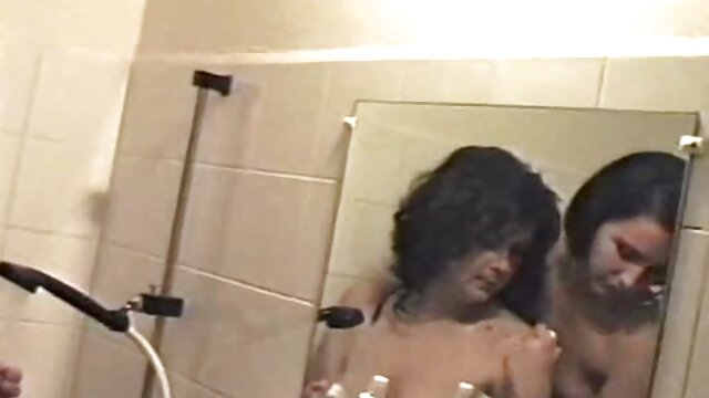 चंचल एम्बर अपने प्रेमी के सेक्सी इंग्लिश मूवी वीडियो लिए पीओवी blowjob देता है