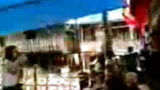 कुतिया झटके से बहुत उत्साहित है और एक संभोग सुख प्राप्त करती है सेक्स मूवी इंग्लिश पिक्चर
