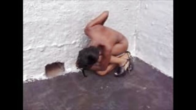 कुतिया ने एक इंग्लिश फिल्म मूवी सेक्सी डिक के साथ एक लड़की को एक मुर्गा बनाया