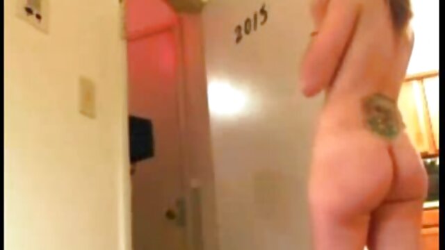 छोटा सेक्स मूवी इंग्लिश सेक्स मूवी titted कैमरन 1 व्यक्ति को चूसता है